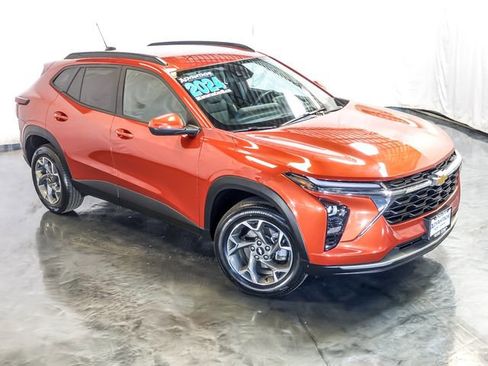 Certified 2024 Chevrolet Trax LT w/ Driver Confidence Package FWD image 6