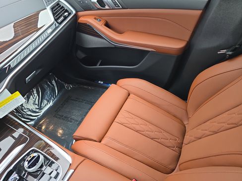 New 2026 BMW X7 M60i image 15