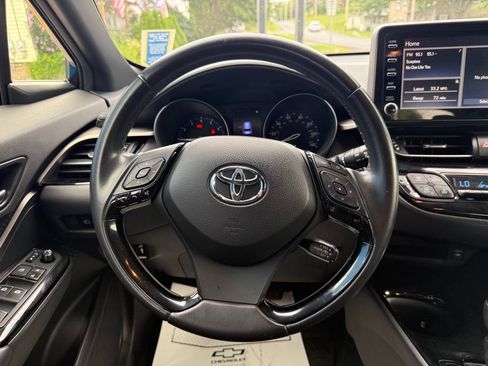 Used 2019 Toyota C-HR XLE FWD image 41