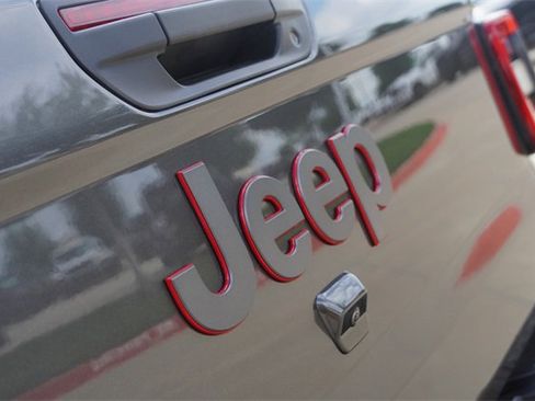 New 2025 Jeep Gladiator Rubicon w/ Convenience Group image 10