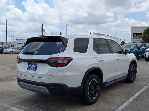 Used 2025 Honda Pilot EX-L image 3