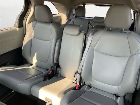 Used 2024 Toyota Sienna XLE image 9