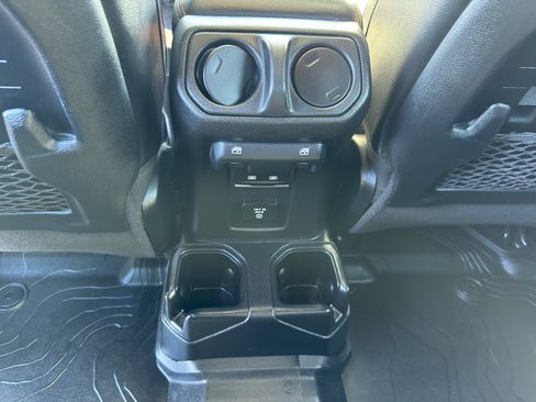 Used 2021 Jeep Gladiator Mojave AWD/4WD image 33