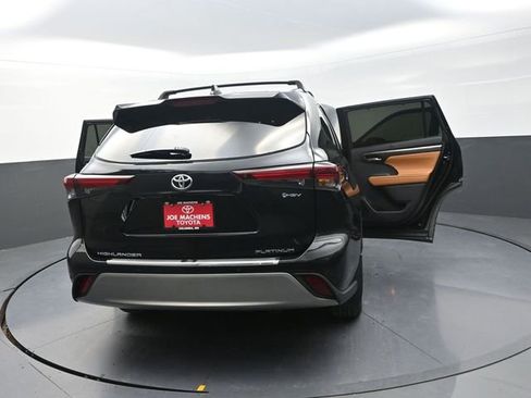 Used 2026 Toyota Highlander Platinum image 51