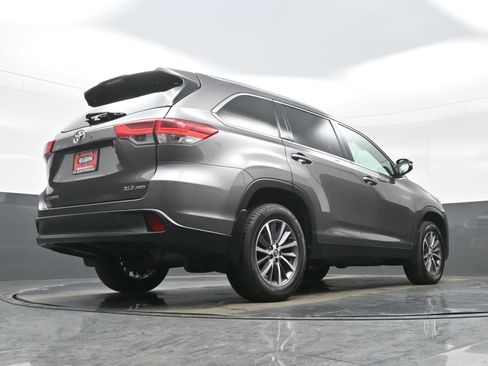 Used 2019 Toyota Highlander XLE image 33