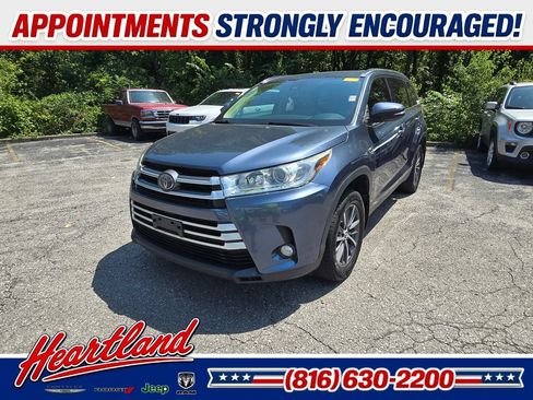 Used 2019 Toyota Highlander XLE FWD image 1