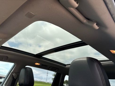 Used 2019 Toyota Highlander Limited Platinum FWD image 17