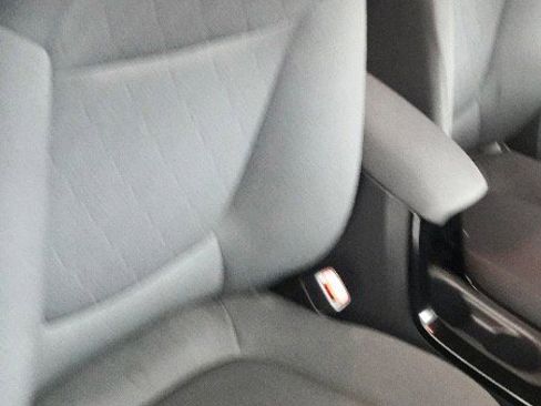 Used 2022 Toyota Corolla LE image 9