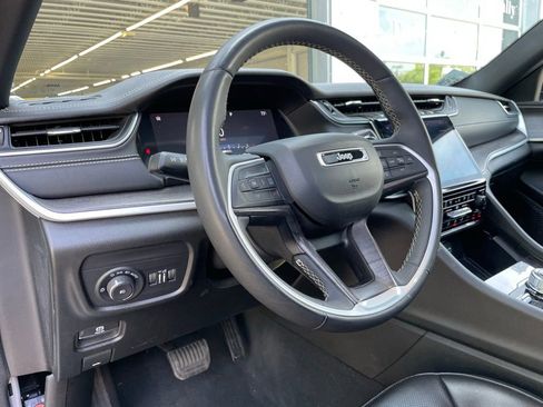 Used 2024 Jeep Grand Cherokee L Limited w/ Luxury Tech Group II image 10