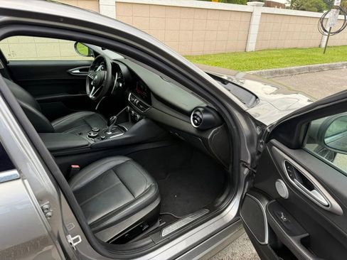 Used 2017 Alfa Romeo Giulia Ti AWD/4WD image 6