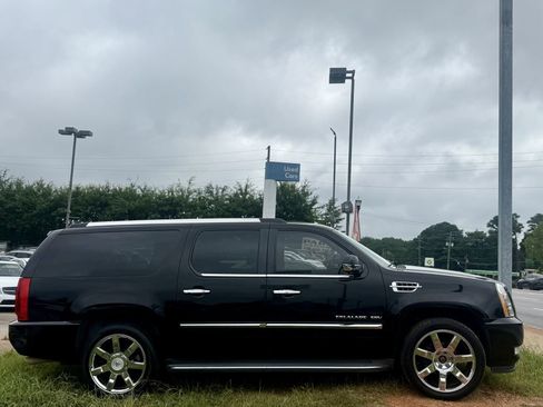 Used 2011 Cadillac Escalade ESV Luxury image 20