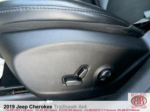 Used 2019 Jeep Cherokee Trailhawk w/ Cold Weather Group AWD/4WD image 12