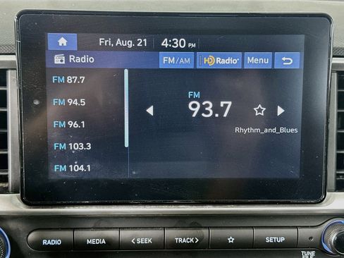 Used 2025 Hyundai Venue SEL FWD image 21