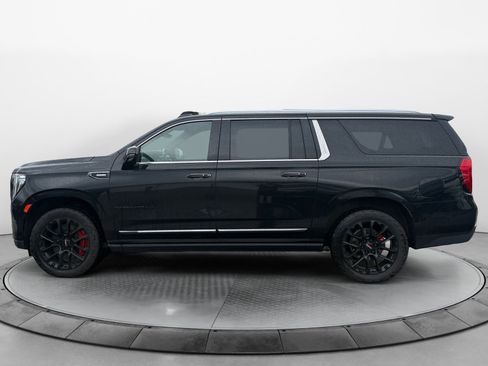 Used 2023 GMC Yukon XL Denali Ultimate AWD/4WD image 3