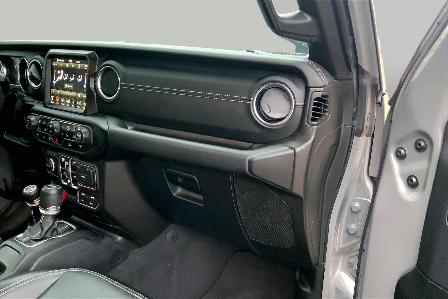 Used 2023 Jeep Wrangler Unlimited Sahara w/ Cold Weather Group AWD/4WD image 18
