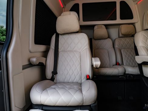 Used 2022 Mercedes-Benz Sprinter 2500 image 59