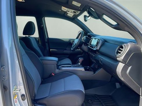 Used 2020 Toyota Tacoma TRD Off-Road w/ Technology Package image 14