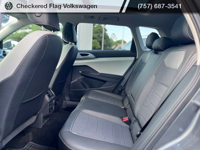 Used 2025 Volkswagen Taos SE FWD image 26