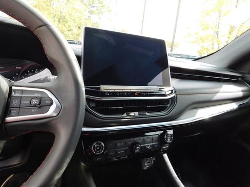 Used 2023 Jeep Compass Trailhawk image 18