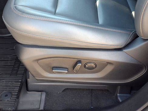 Used 2025 Ford Explorer Active w/ Active Comfort Package image 4