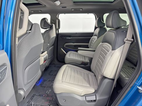 Used 2024 Kia EV9 Land image 43