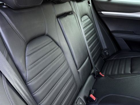 Used 2022 Alfa Romeo Stelvio Veloce AWD/4WD image 38