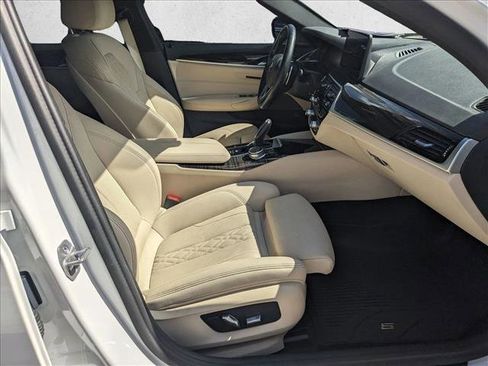 Used 2023 BMW 530i w/ Premium Package image 20