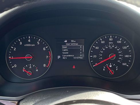 Used 2018 Kia Cadenza Premium image 14