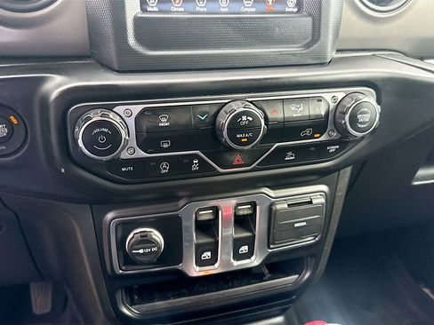 Used 2022 Jeep Wrangler Sport AWD/4WD image 15