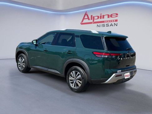 Used 2025 Nissan Pathfinder SL AWD/4WD image 3