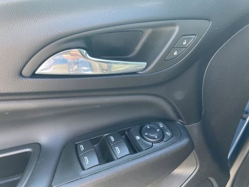 Used 2024 Chevrolet Equinox LT FWD image 9