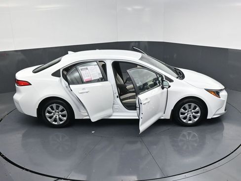 Used 2025 Toyota Corolla LE image 24