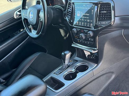 Used 2022 Jeep Grand Cherokee Laredo X RWD image 12