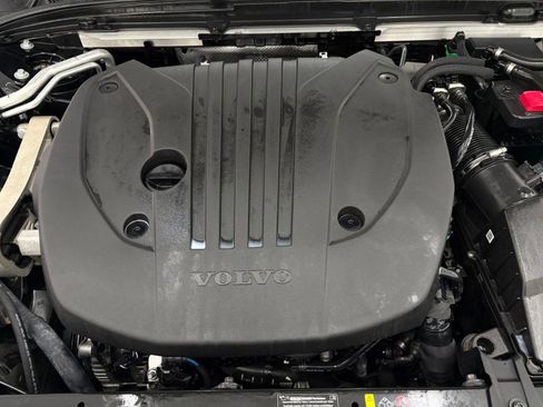 Used 2025 Volvo S60 B5 Plus image 30