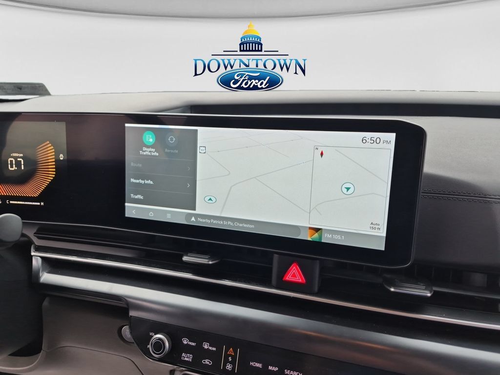 Used 2025 Kia Carnival FWD image 36