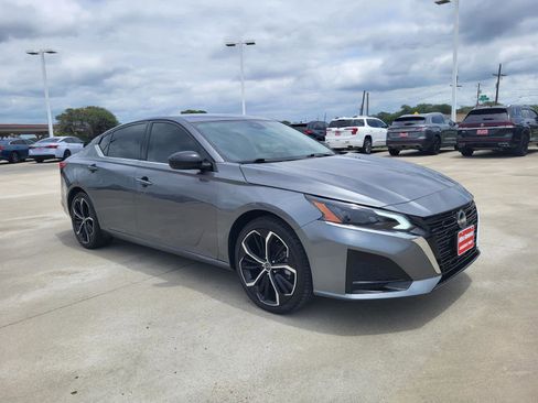 Used 2024 Nissan Altima 2.5 SR FWD image 7
