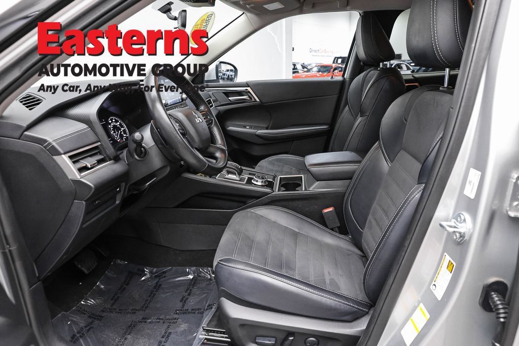 Used 2024 Mitsubishi Outlander SE AWD/4WD image 14