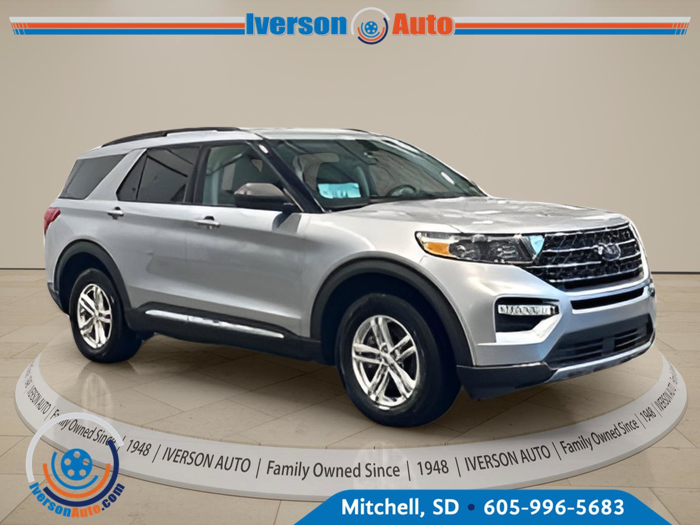 Used 2024 Ford Explorer XLT w/ Equipment Group 202A AWD/4WD image 2
