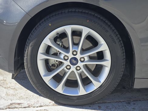 Used 2020 Ford Fusion SE image 15