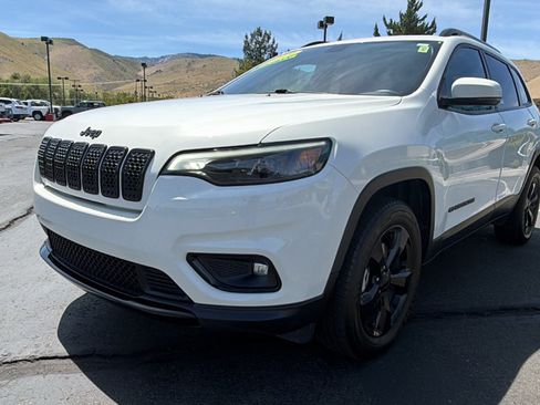 Used 2019 Jeep Cherokee Latitude Plus AWD/4WD image 7