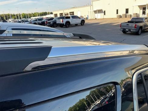 Used 2017 GMC Acadia Denali w/ Technology Package FWD image 8