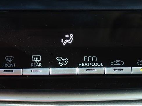 Used 2022 Toyota Corolla LE image 45