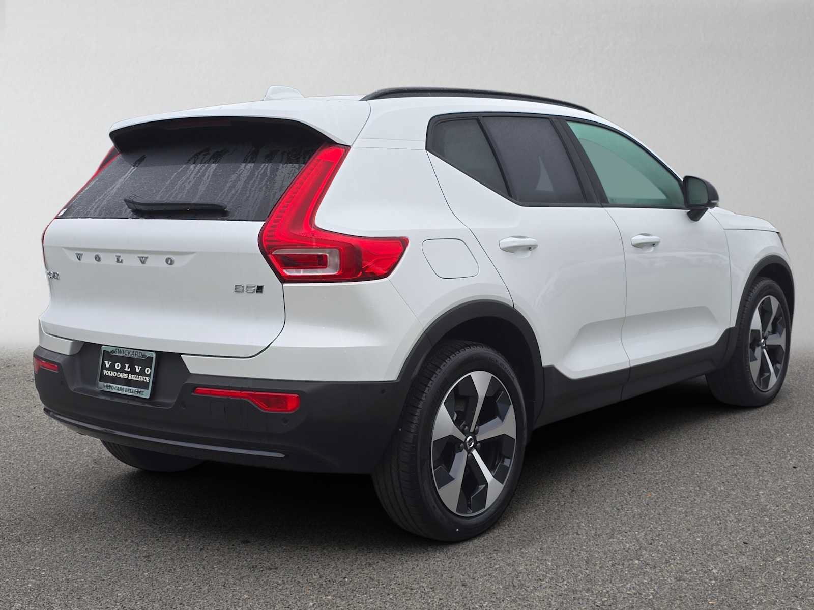 Used 2026 Volvo XC40 B5 Plus w/ Protection Package Premier AWD/4WD image 3