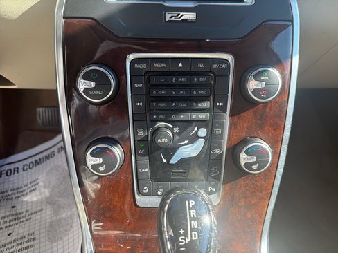 Used 2015 Volvo XC70 3.2 Platinum image 25