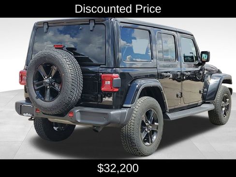 Used 2021 Jeep Wrangler Unlimited Sahara image 3