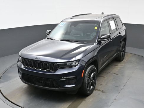 Used 2024 Jeep Grand Cherokee Limited w/ Black Appearance Package image 34