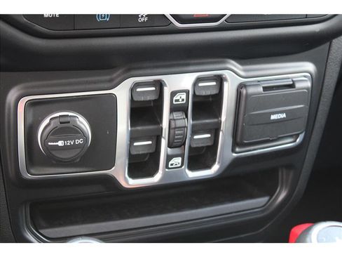 Used 2023 Jeep Wrangler Unlimited Sahara w/ Cold Weather Group AWD/4WD image 26