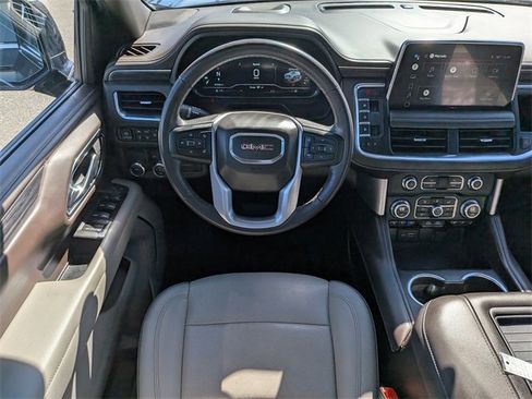 Used 2022 GMC Yukon XL SLT w/ SLT Luxury Package image 19