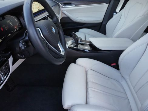 Certified 2023 BMW 540i w/ Premium Package image 3