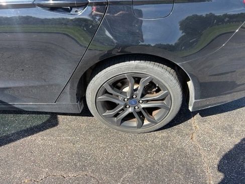 Used 2018 Ford Fusion SE w/ Equipment Group 201A FWD image 18
